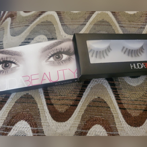 Huda Beauty Lashes (Choose your Style) - Picture 7 of 8